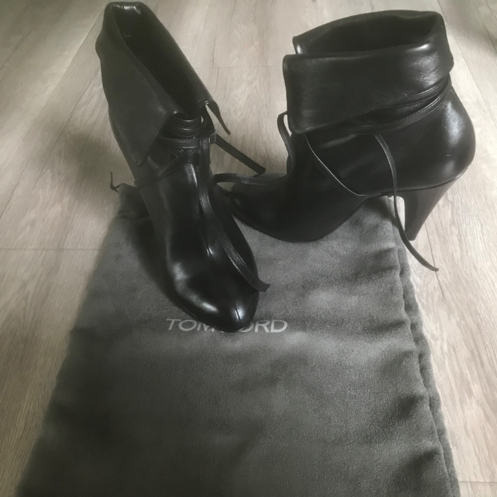 TOM FORD Sheep Leather Ankle-Tie Cuff Boots (Black) - - Picture 4 of 9